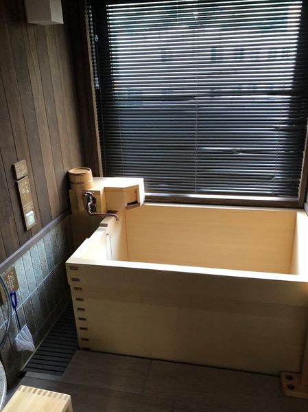 ファイル:定山渓ゆらく草庵 客室02.jpg