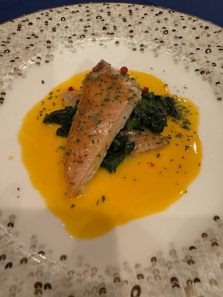 レストランの夕食